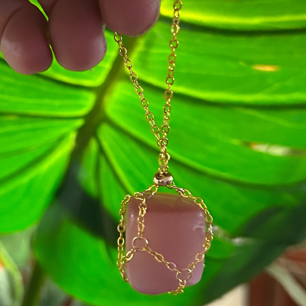 PINK STRAWBERRY CAT EYE CRYSTAL HEALING PENDANT CHAIN MACRAME NECKLACE
